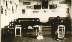 Фотография. Художественные работы в клубе в Ставропольской психиатрической больнице. 1930-е гг. Из фотоальбома главного врача А.Я. Доршта 1939 г.